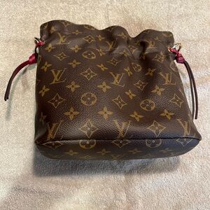 Louis Vuitton Noe Pouch with none lv strap